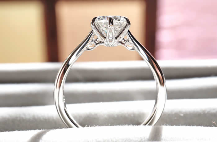 瑠花の婚約指輪